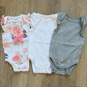 GAP Baby Short Sleeve Bodysuit Set of 3 Size 3-6 Months